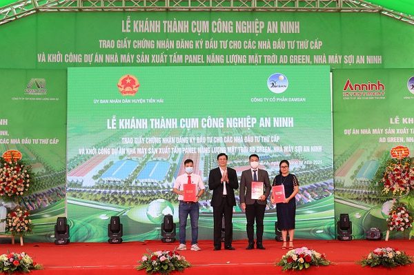 Trao giấy chứng nhận đầu tư tại Cụm công nghiệp An Ninh - Tiền Hải - Thái Bình